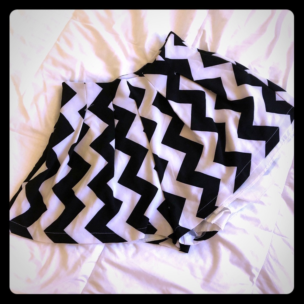 Zig Zag Pleated shorts